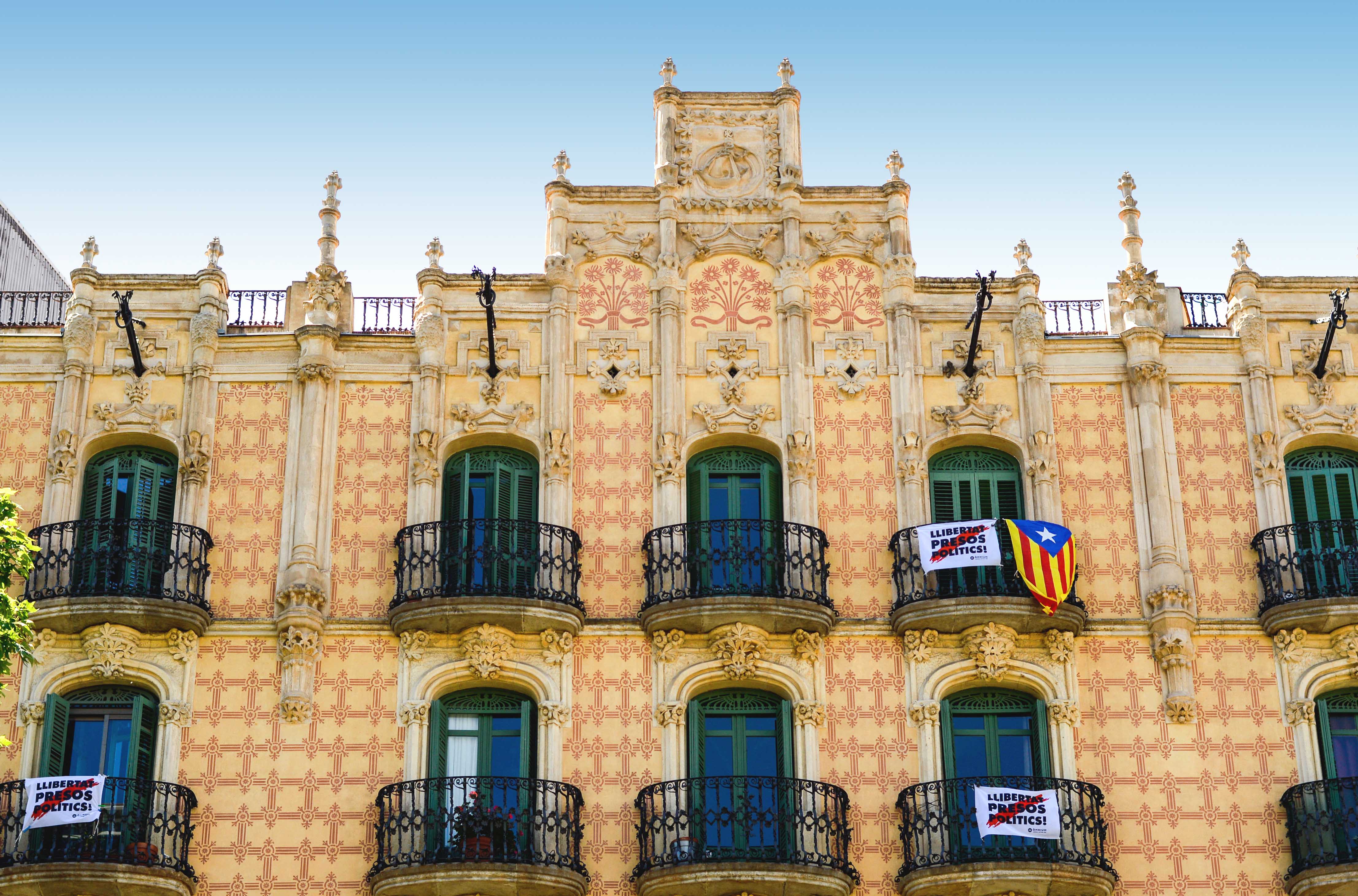 Fakty i ciekawostki o Hiszpanii - Flaga - Kate Traveller - Blog Podróżniczy
