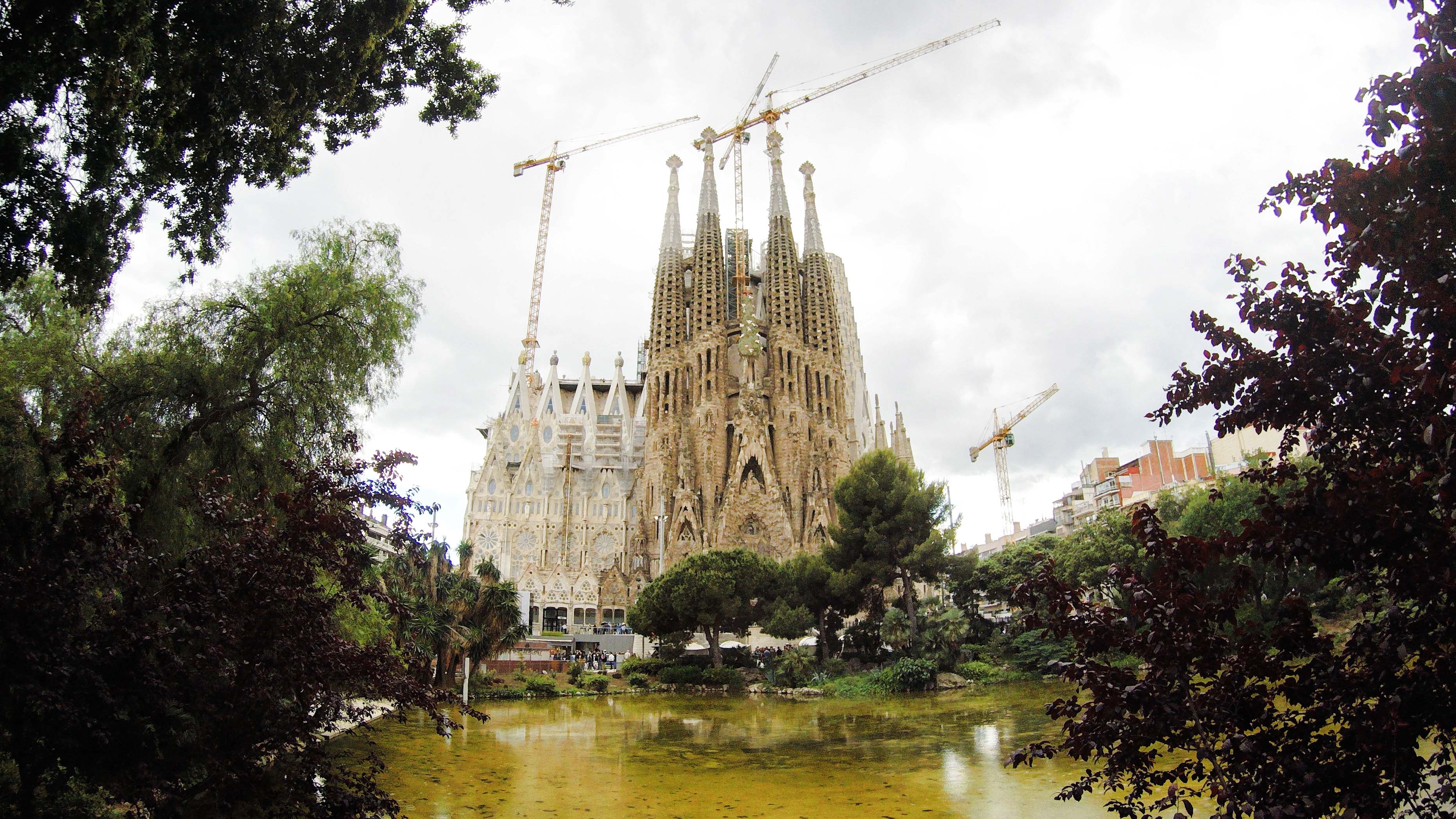 Fakty i ciekawostki o Hiszpanii - Sagrada Familia - Kate Traveller - Blog Podróżniczy